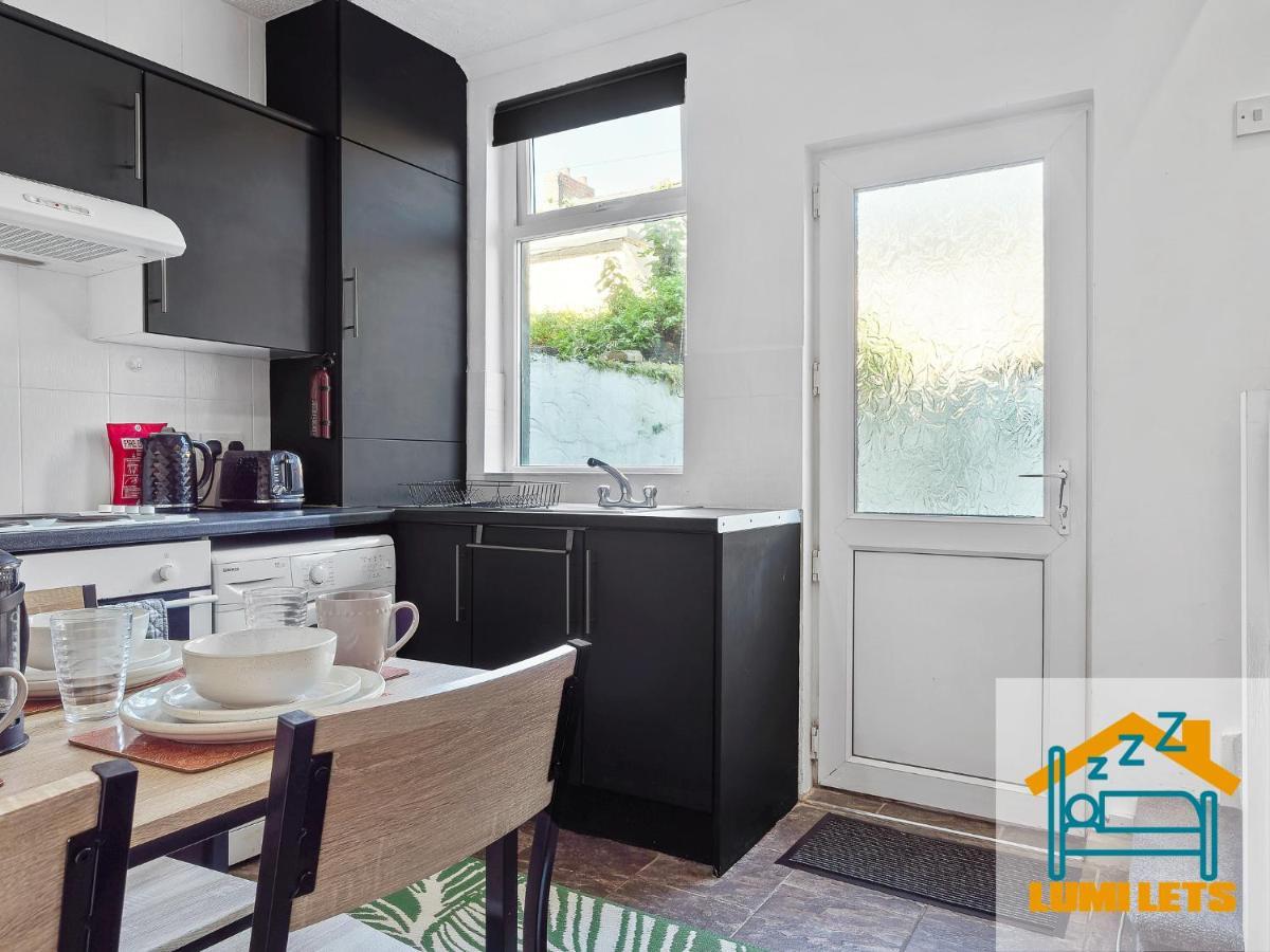 2Br Home In Barrow-In-Furness Sleeps 8 Close To Bae Systems, Hospital, Lakes Екстериор снимка