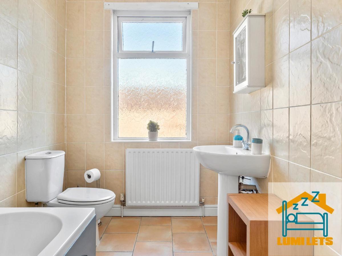 2Br Home In Barrow-In-Furness Sleeps 8 Close To Bae Systems, Hospital, Lakes Екстериор снимка