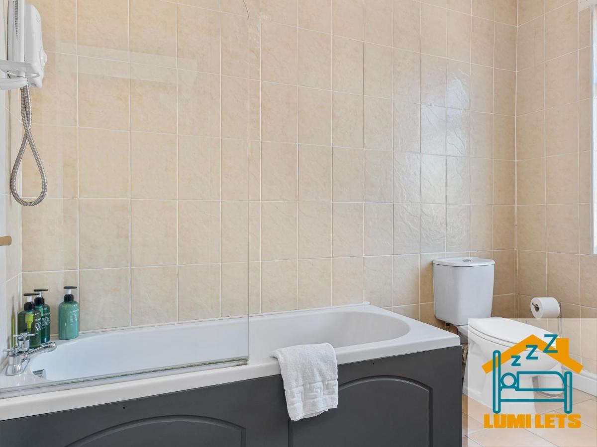 2Br Home In Barrow-In-Furness Sleeps 8 Close To Bae Systems, Hospital, Lakes Екстериор снимка